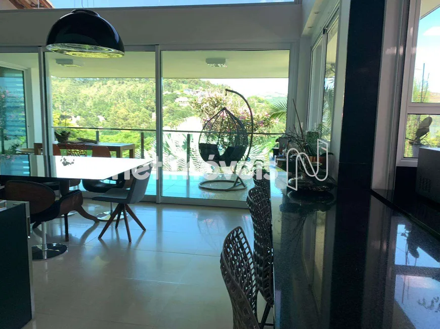 Foto 1 de Casa com 4 Quartos à venda, 380m² em Vila  Alpina, Nova Lima