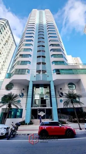 Foto 1 de Apartamento com 3 Quartos à venda, 282m² em Centro, Balneário Camboriú