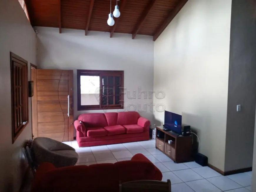 Foto 1 de Casa com 3 Quartos à venda, 172m² em Laranjal, Pelotas