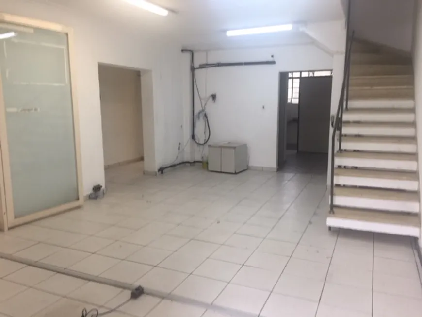 Foto 1 de Sobrado com 3 Quartos para alugar, 220m² em Mirandópolis, São Paulo