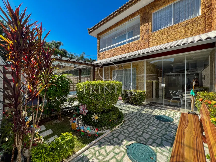 Foto 1 de Casa de Condomínio com 4 Quartos à venda, 199m² em Vargem Pequena, Rio de Janeiro