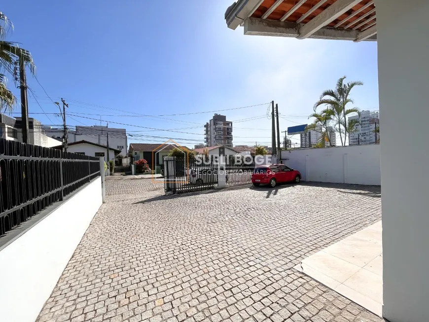 Foto 1 de Lote/Terreno à venda, 591m² em América, Joinville