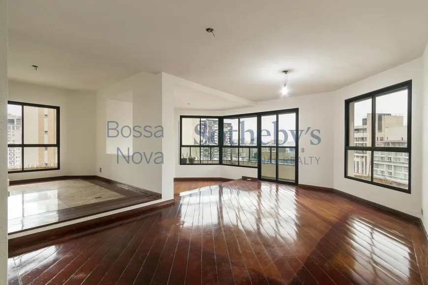 Foto 1 de Apartamento com 3 Quartos à venda, 220m² em Vila Uberabinha, São Paulo