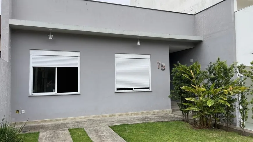 Foto 1 de Casa com 2 Quartos à venda, 99m² em Guarujá, Porto Alegre