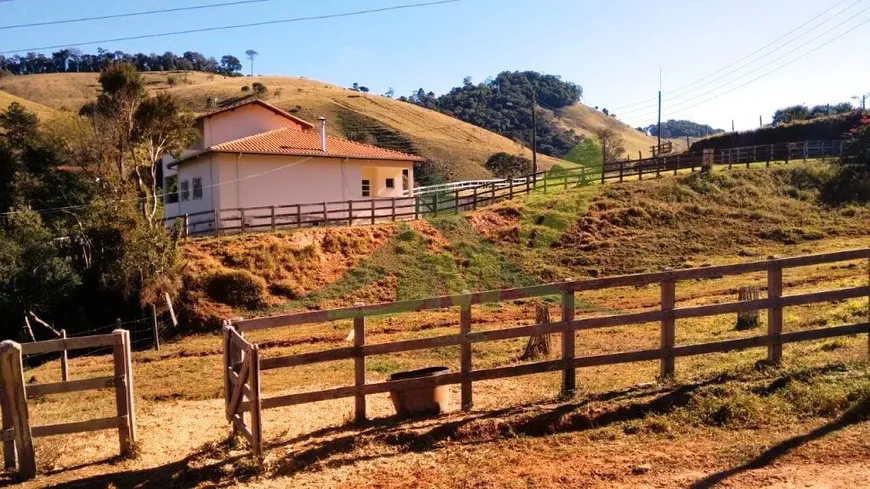 Foto 1 de Fazenda/Sítio com 4 Quartos à venda, 2420000m² em , Cambuí