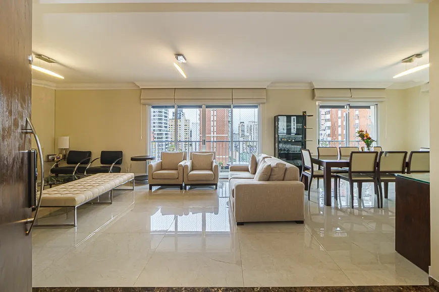 Foto 1 de Apartamento com 3 Quartos à venda, 225m² em Cerqueira César, São Paulo