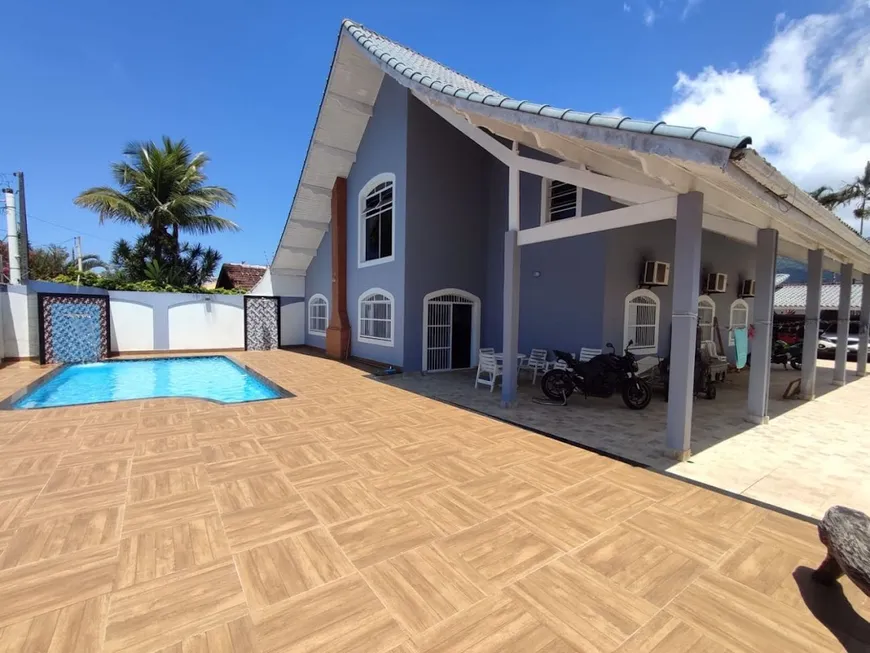 Foto 1 de Casa com 6 Quartos à venda, 430m² em Balneario Florida, Praia Grande