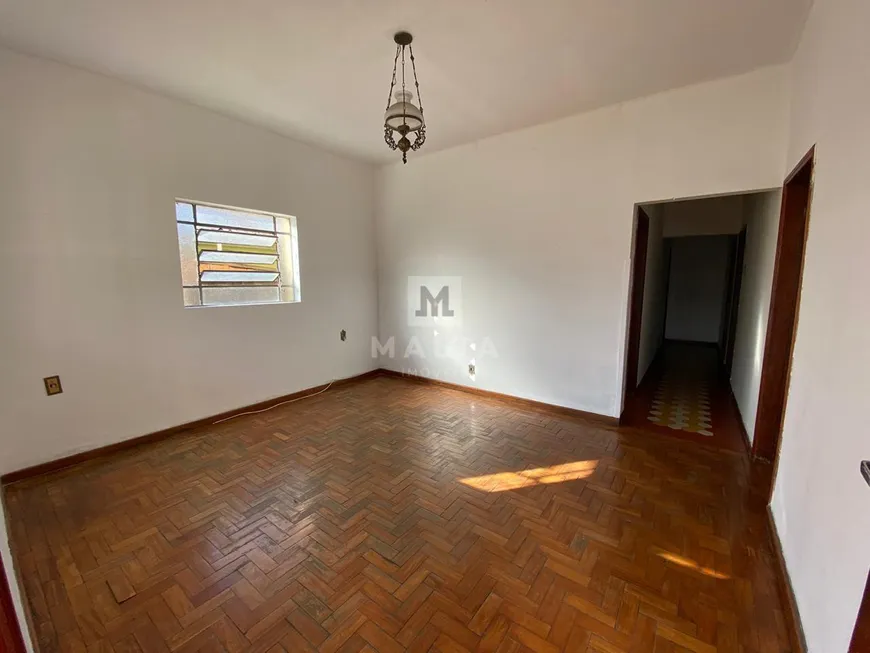 Foto 1 de Casa com 3 Quartos à venda, 240m² em Jardim Industrial, Contagem