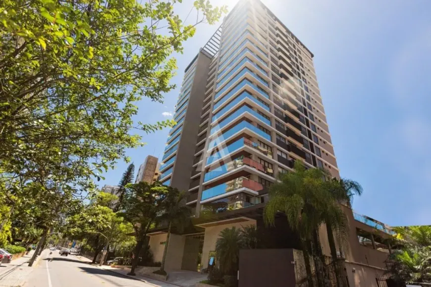 Foto 1 de Apartamento com 3 Quartos para alugar, 197m² em América, Joinville