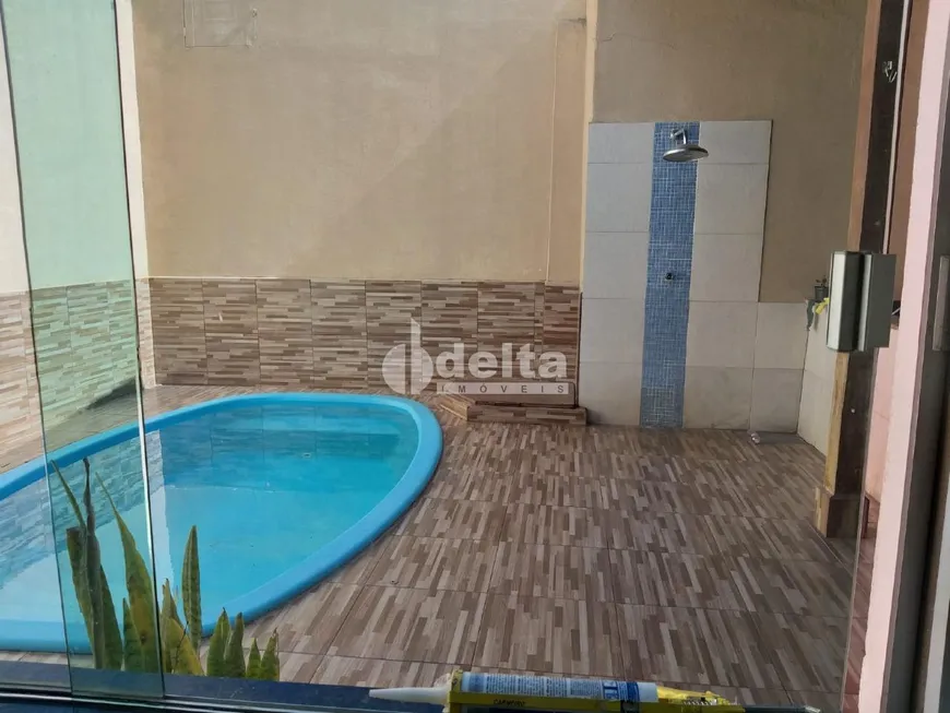 Foto 1 de Casa com 5 Quartos à venda, 180m² em Jardim das Palmeiras, Uberlândia