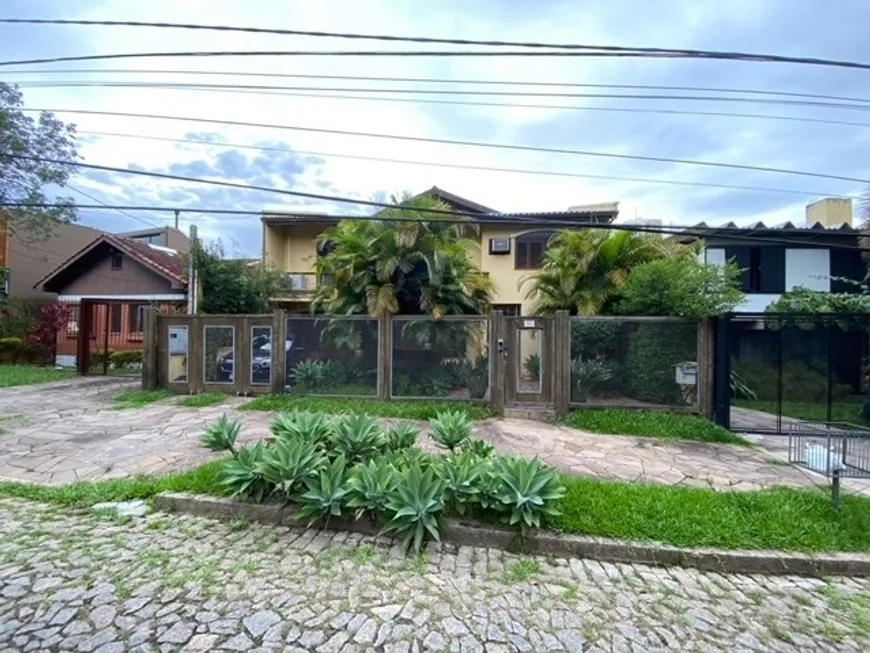 Foto 1 de Casa com 4 Quartos à venda, 360m² em Chácara das Pedras, Porto Alegre