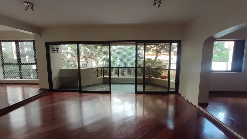 Foto 1 de Apartamento com 4 Quartos à venda, 200m² em Jardim Paulista, São Paulo