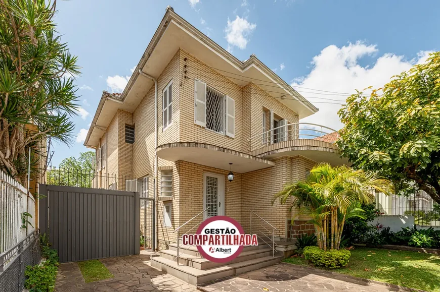 Foto 1 de Casa com 3 Quartos à venda, 250m² em Medianeira, Porto Alegre