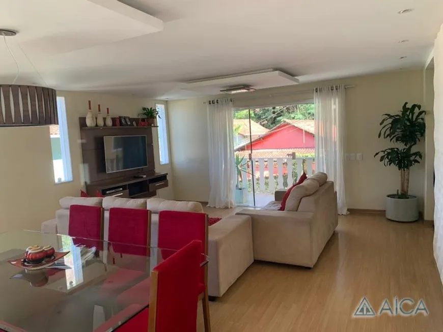 Foto 1 de Casa com 3 Quartos à venda, 300m² em Retiro, Petrópolis