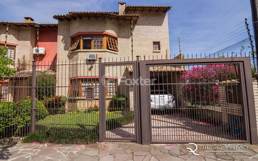 Foto 1 de Casa com 3 Quartos à venda, 180m² em Guarujá, Porto Alegre