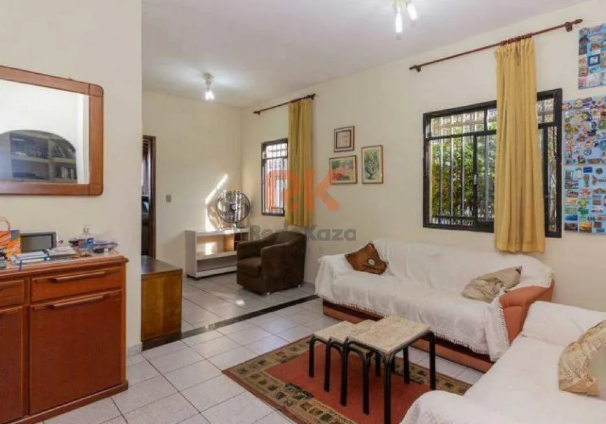 Foto 1 de Casa com 4 Quartos à venda, 159m² em Itatiaia, Belo Horizonte