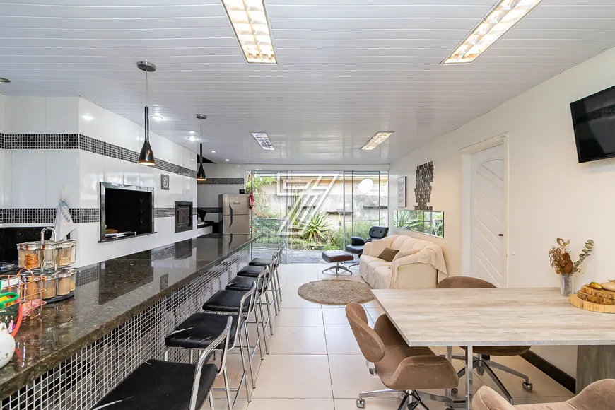 Foto 1 de Casa com 4 Quartos à venda, 300m² em Orleans, Curitiba