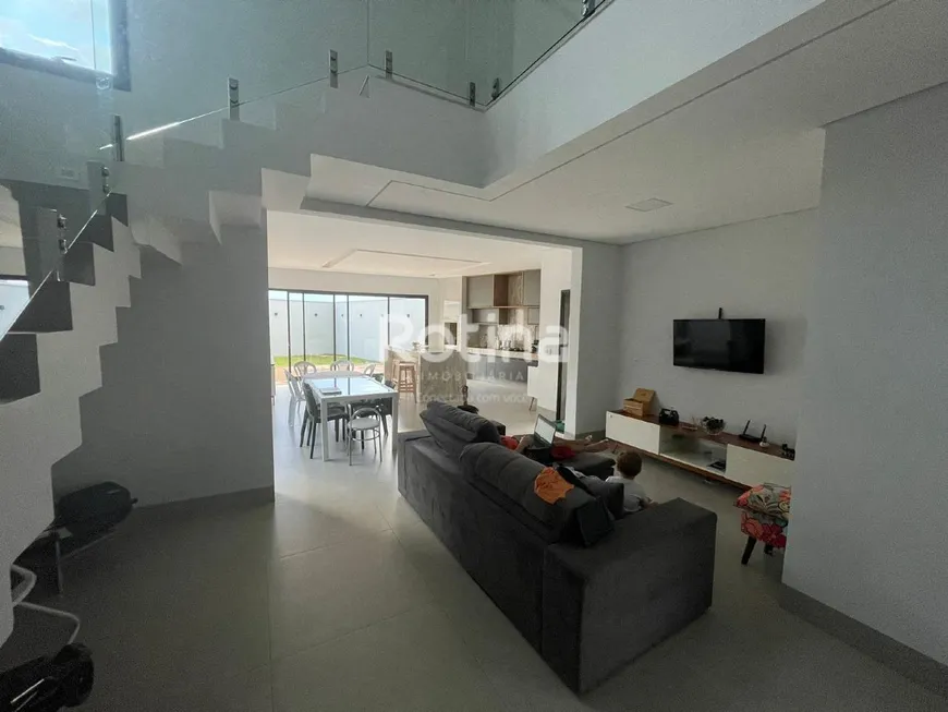 Foto 1 de Casa de Condomínio com 4 Quartos à venda, 214m² em Grand Ville, Uberlândia