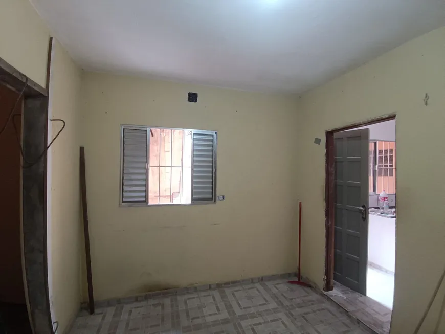 Foto 1 de Casa com 1 Quarto para alugar, 30m² em Capão Redondo, São Paulo