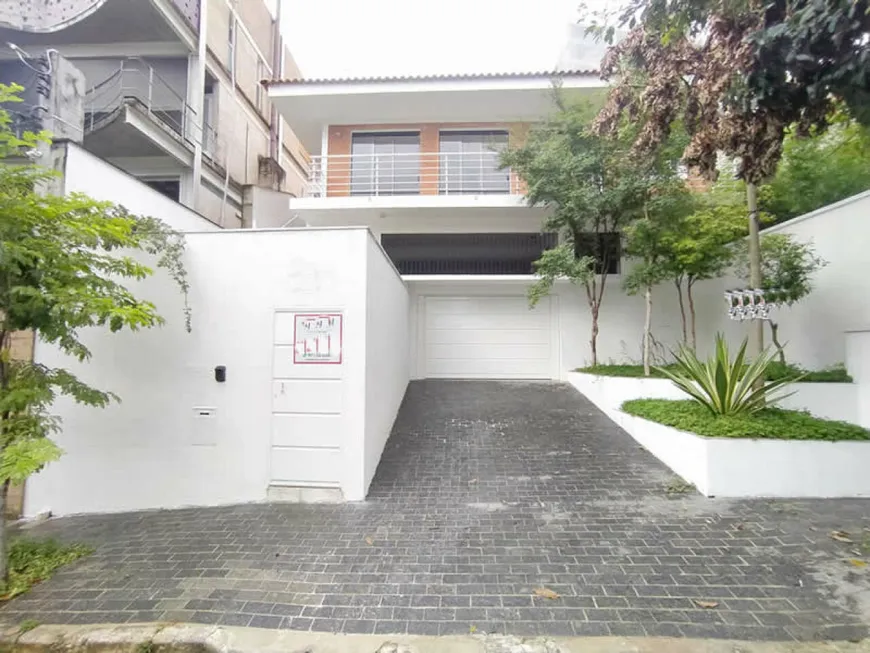 Foto 1 de Sobrado com 3 Quartos para alugar, 239m² em Vila Madalena, São Paulo