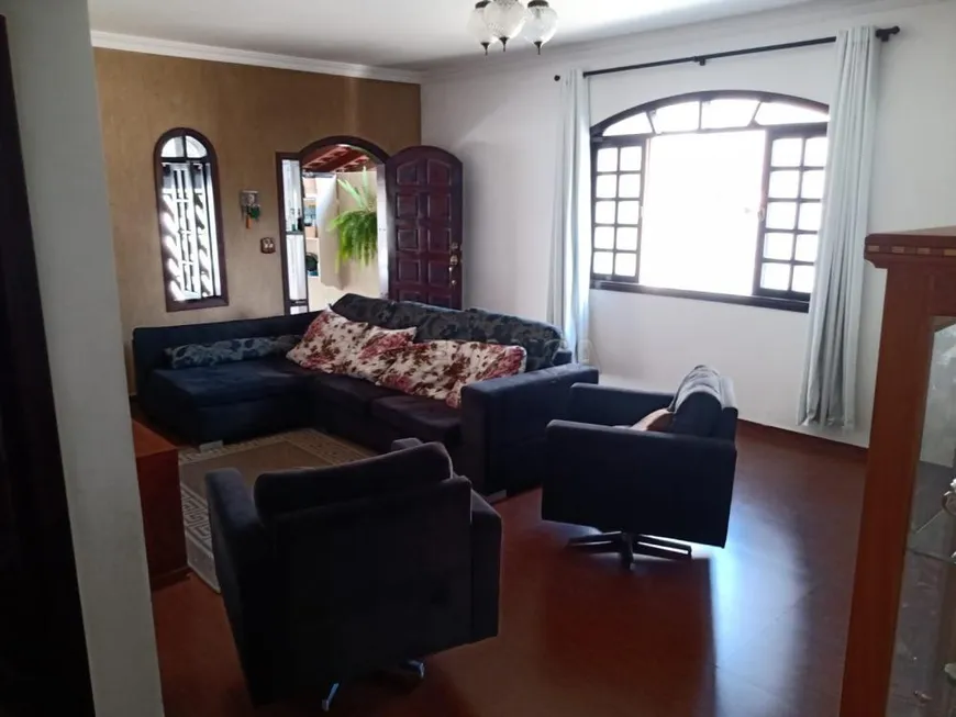 Foto 1 de Casa com 3 Quartos para alugar, 165m² em Vila Formosa, Jacareí