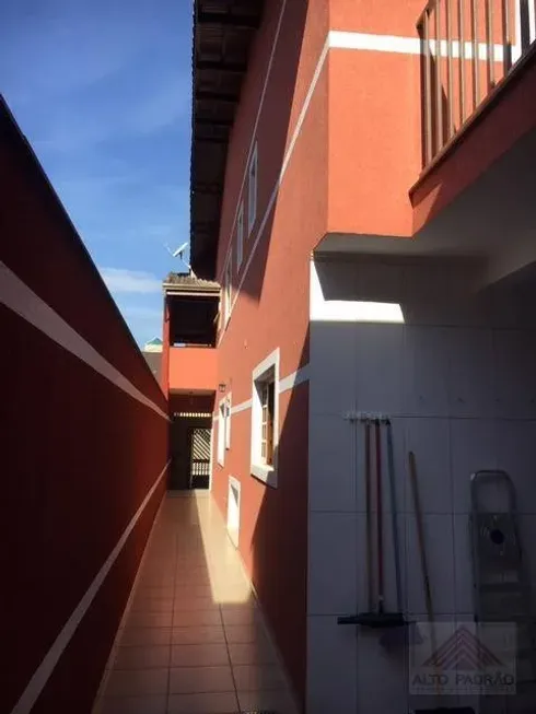 Foto 1 de Sobrado com 3 Quartos à venda, 180m² em Jardim Guapituba, Mauá