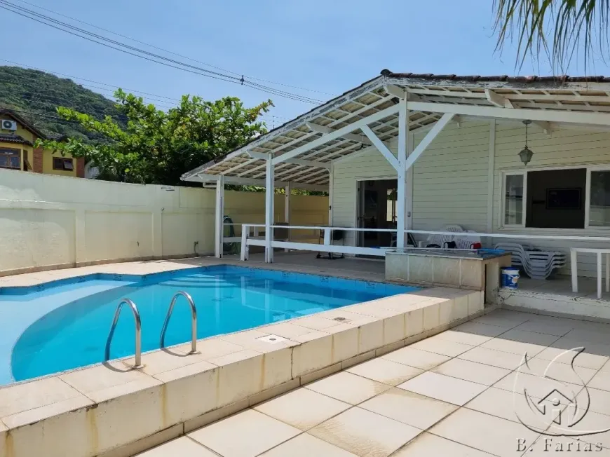 Foto 1 de Casa com 5 Quartos para venda ou aluguel, 220m² em Praia de Juquehy, São Sebastião