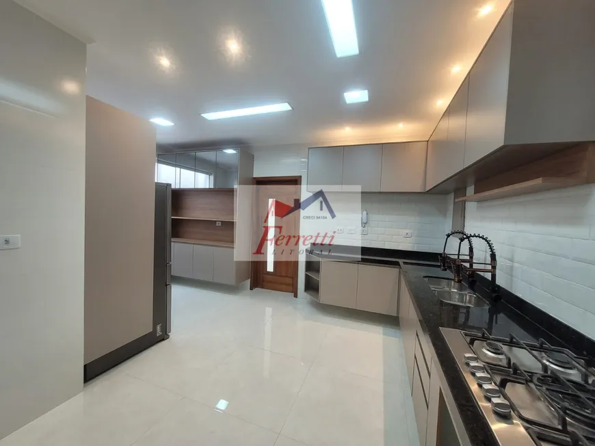 Foto 1 de Casa com 4 Quartos à venda, 278m² em Gonzaga, Santos