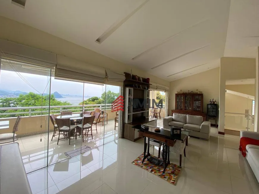 Foto 1 de Casa de Condomínio com 3 Quartos à venda, 274m² em Charitas, Niterói