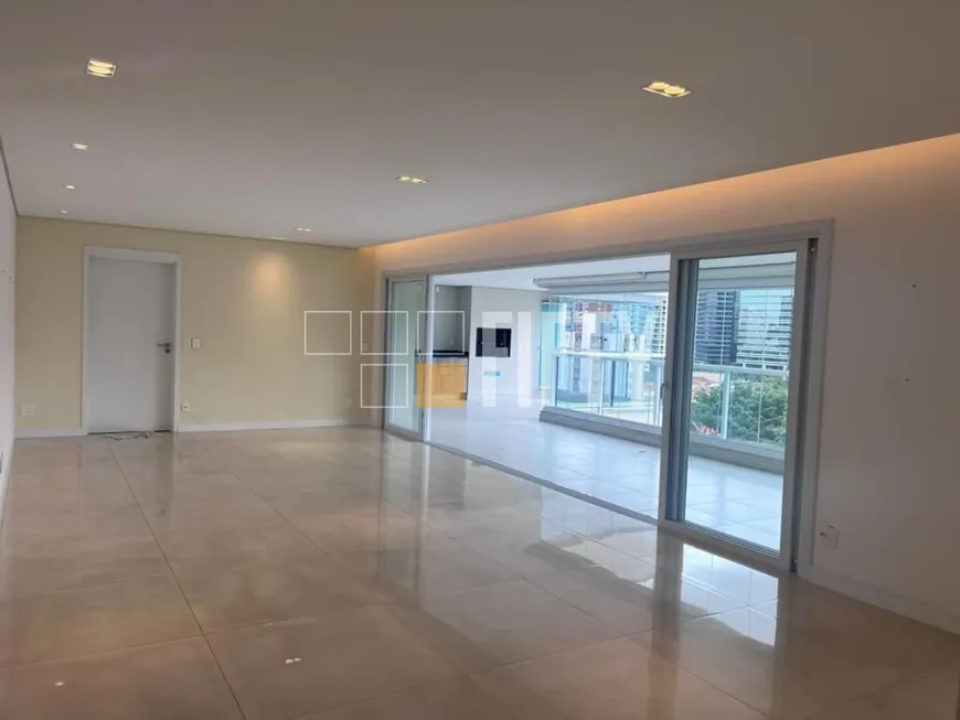 Foto 1 de Apartamento com 3 Quartos à venda, 250m² em Santo Amaro, São Paulo