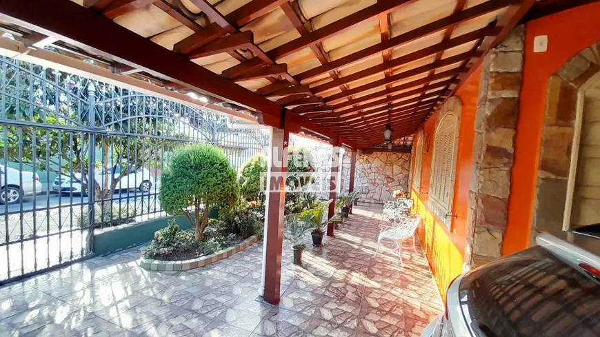 Foto 1 de Casa com 5 Quartos à venda, 253m² em Novo Riacho, Contagem