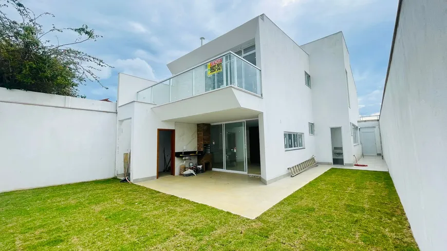 Foto 1 de Casa com 3 Quartos à venda, 368m² em São Pedro, Juiz de Fora