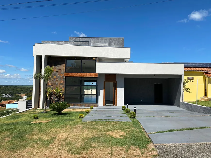 Foto 1 de Casa de Condomínio com 3 Quartos à venda, 450m² em Jardim Ninho Verde II, Pardinho