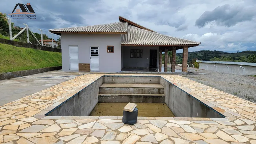 Foto 1 de Fazenda/Sítio com 3 Quartos à venda, 190m² em Zona Rural, Pinhalzinho