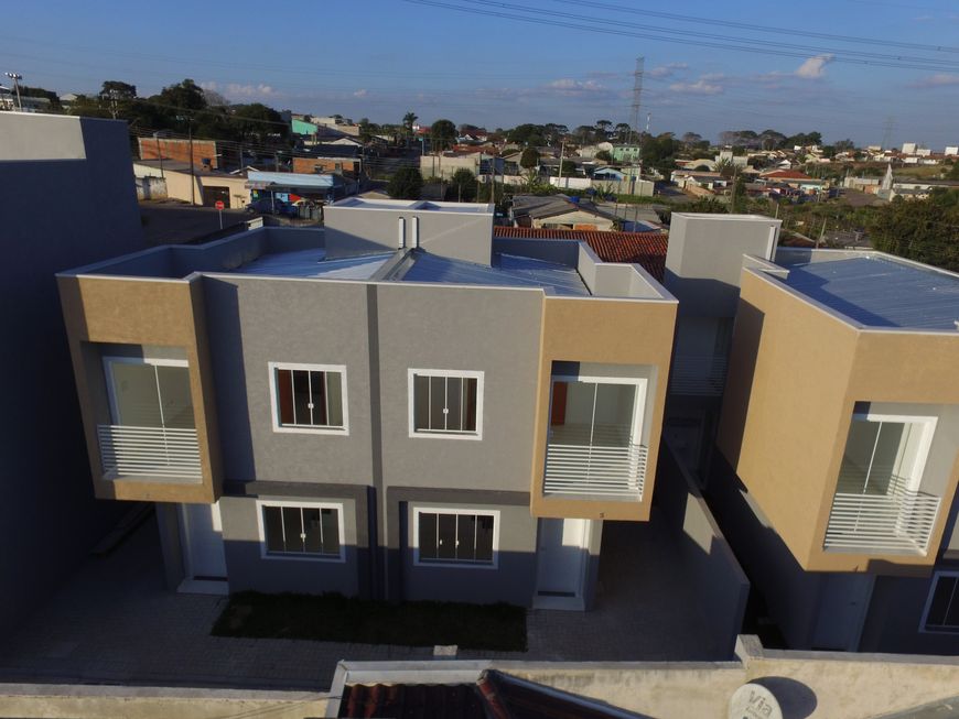 Sobrado à venda no Campo de Santana Curitiba, construção de alto