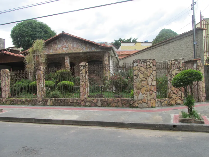 Foto 1 de Casa com 3 Quartos à venda, 330m² em Goiânia, Belo Horizonte