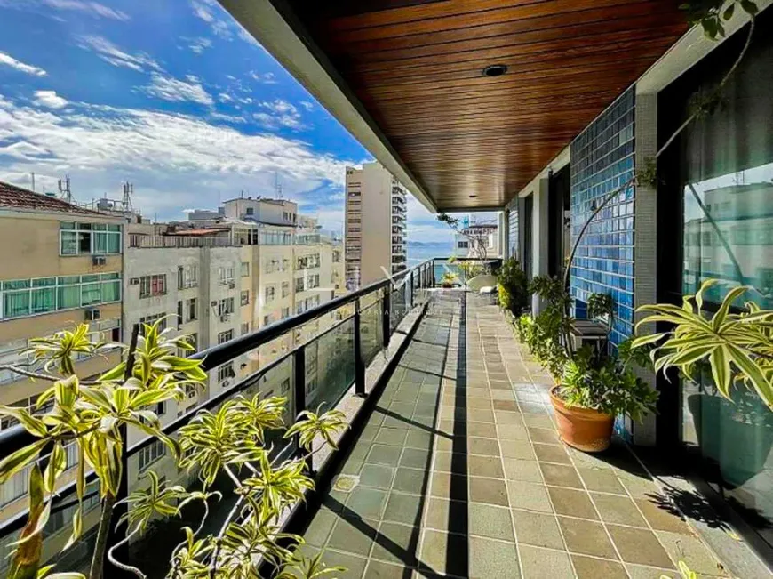 Foto 1 de Apartamento com 4 Quartos para venda ou aluguel, 198m² em Copacabana, Rio de Janeiro