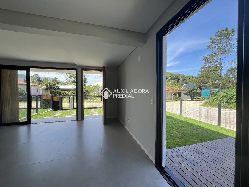 Foto 1 de Casa com 2 Quartos à venda, 105m² em Areias de Macacu, Garopaba