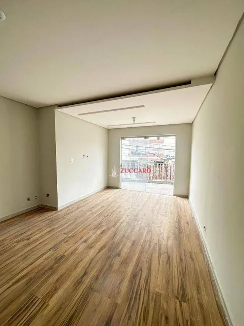 Foto 1 de Casa com 3 Quartos para alugar, 150m² em Vila Galvão, Guarulhos