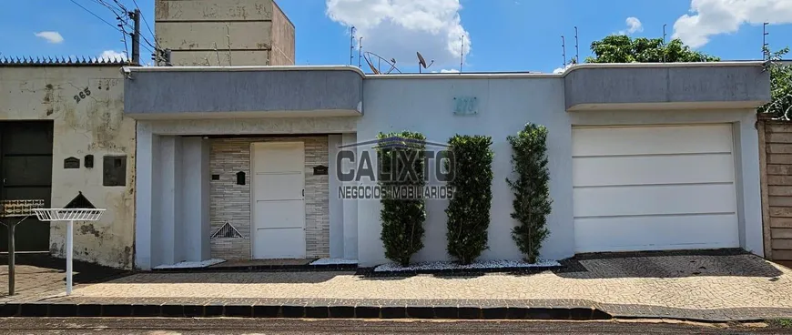 Foto 1 de Casa com 3 Quartos à venda, 188m² em Jardim América, Uberlândia