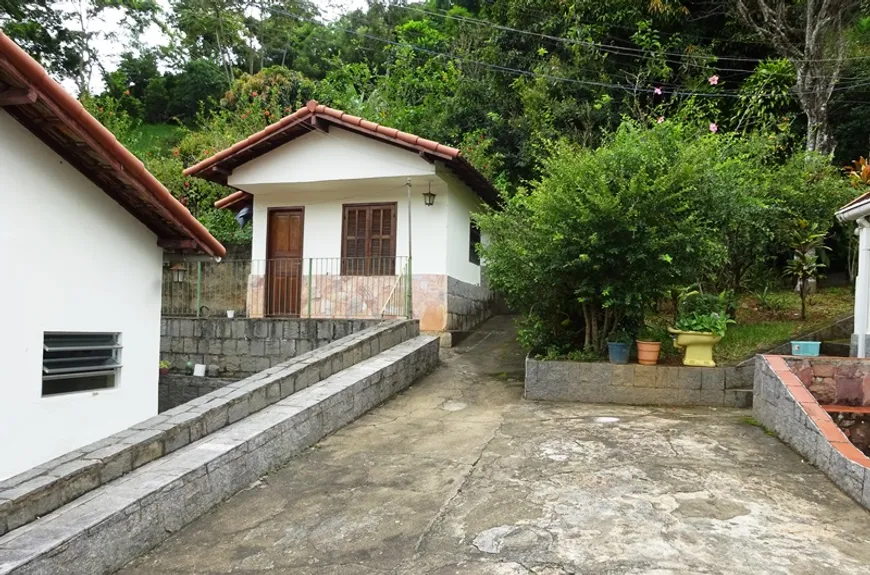 Foto 1 de Casa com 6 Quartos à venda, 240m² em Pedro do Rio, Petrópolis