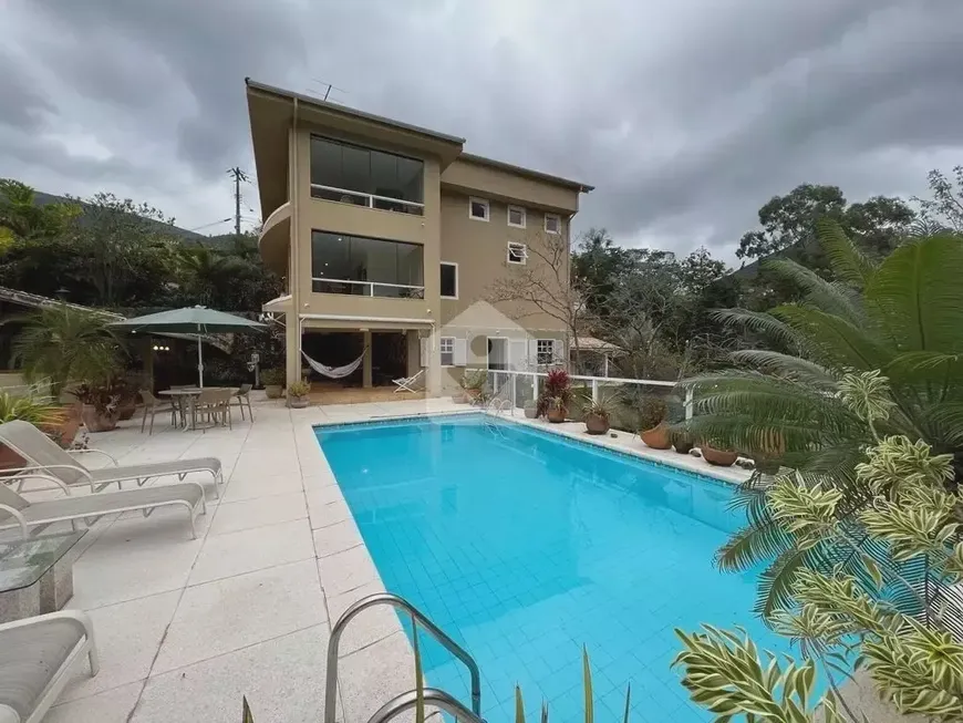 Foto 1 de Casa com 4 Quartos à venda, 550m² em Araras, Petrópolis