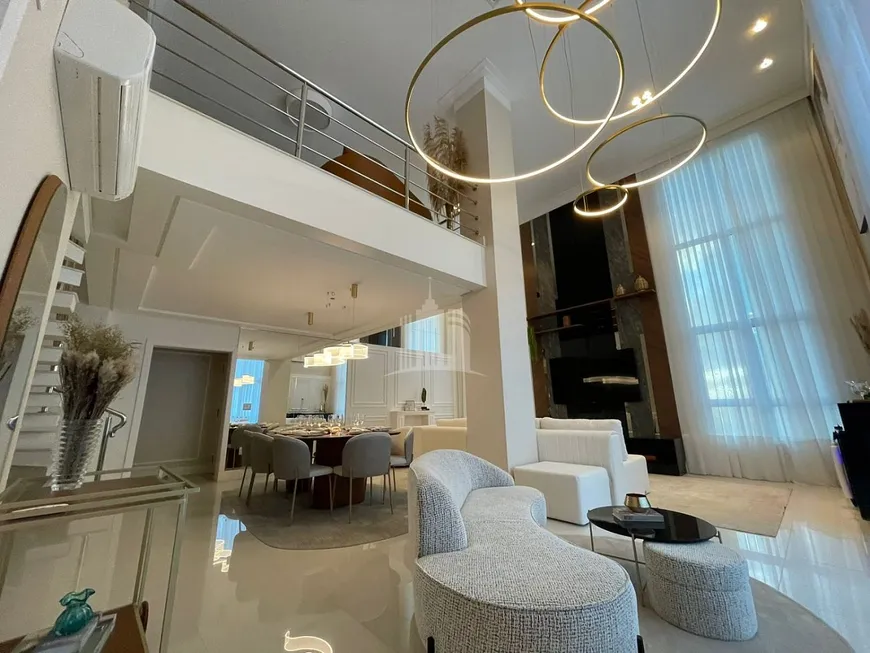 Foto 1 de Apartamento com 3 Quartos à venda, 256m² em Centro, Balneário Camboriú