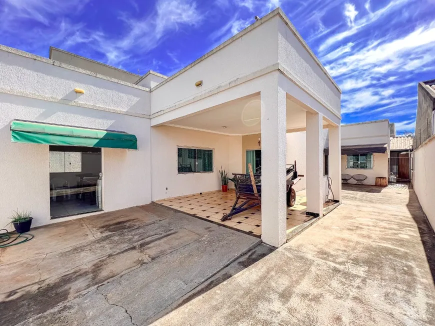 Foto 1 de Casa com 3 Quartos à venda, 200m² em Jardim Fonte Nova, Goiânia