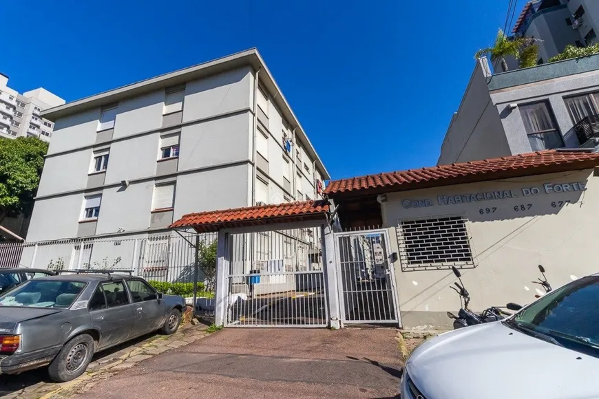 Foto 1 de Apartamento com 3 Quartos à venda, 69m² em Vila Ipiranga, Porto Alegre