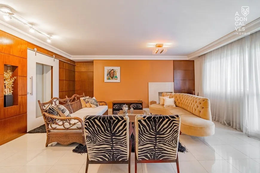 Foto 1 de Apartamento com 3 Quartos à venda, 176m² em Champagnat, Curitiba