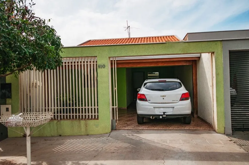 Foto 1 de Casa com 2 Quartos à venda, 72m² em Residencial Abussafe, Londrina