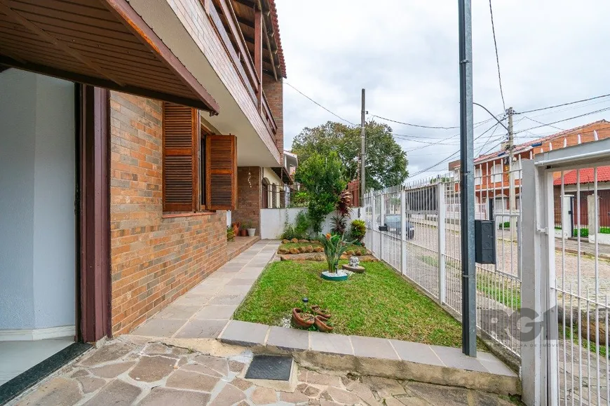Foto 1 de Casa com 6 Quartos à venda, 387m² em Jardim Itú Sabará, Porto Alegre