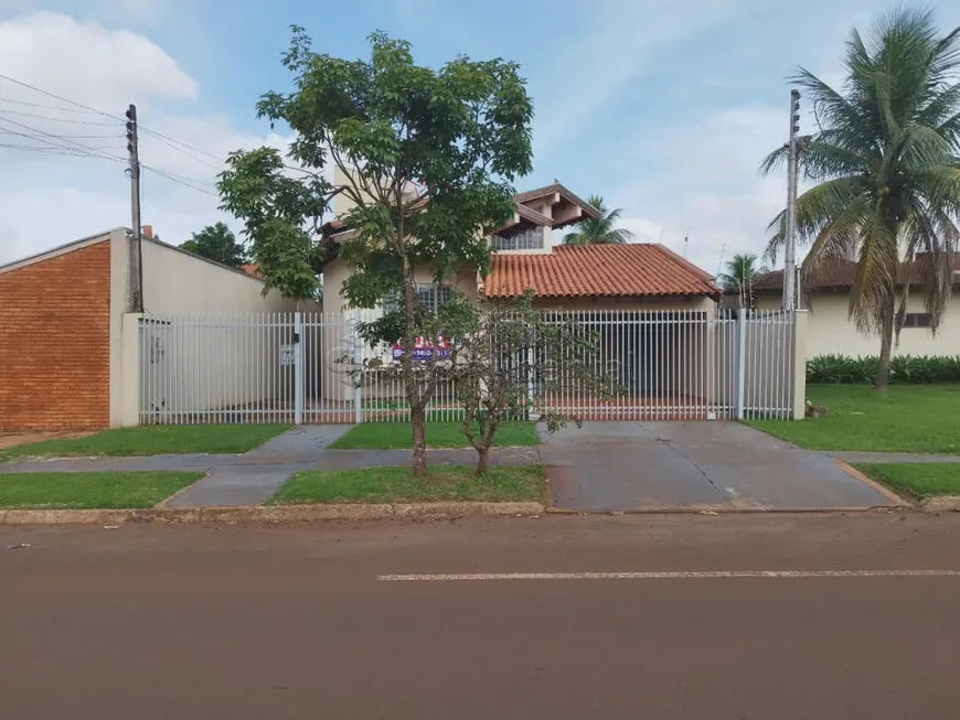 Foto 1 de Sobrado com 3 Quartos para alugar, 251m² em Jardim Itaipú, Dourados