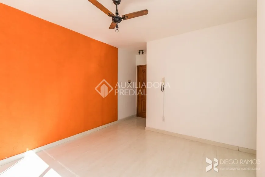 Foto 1 de Apartamento com 2 Quartos à venda, 49m² em Passo da Areia, Porto Alegre